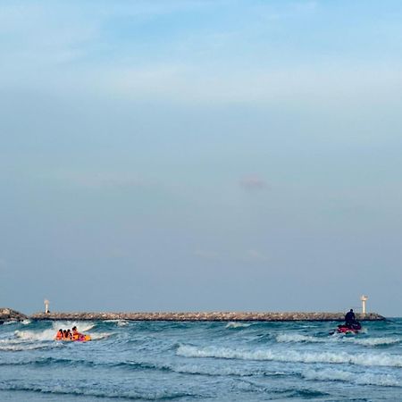 Sea&Mountain View,5 Mins Walk To Famous Beach With King Size Bed HHQ Extérieur photo