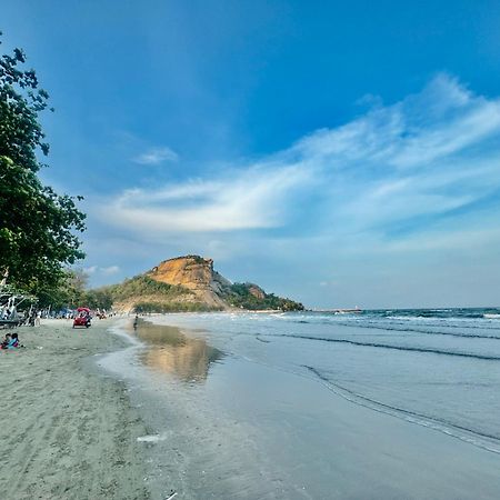Sea&Mountain View,5 Mins Walk To Famous Beach With King Size Bed HHQ Extérieur photo