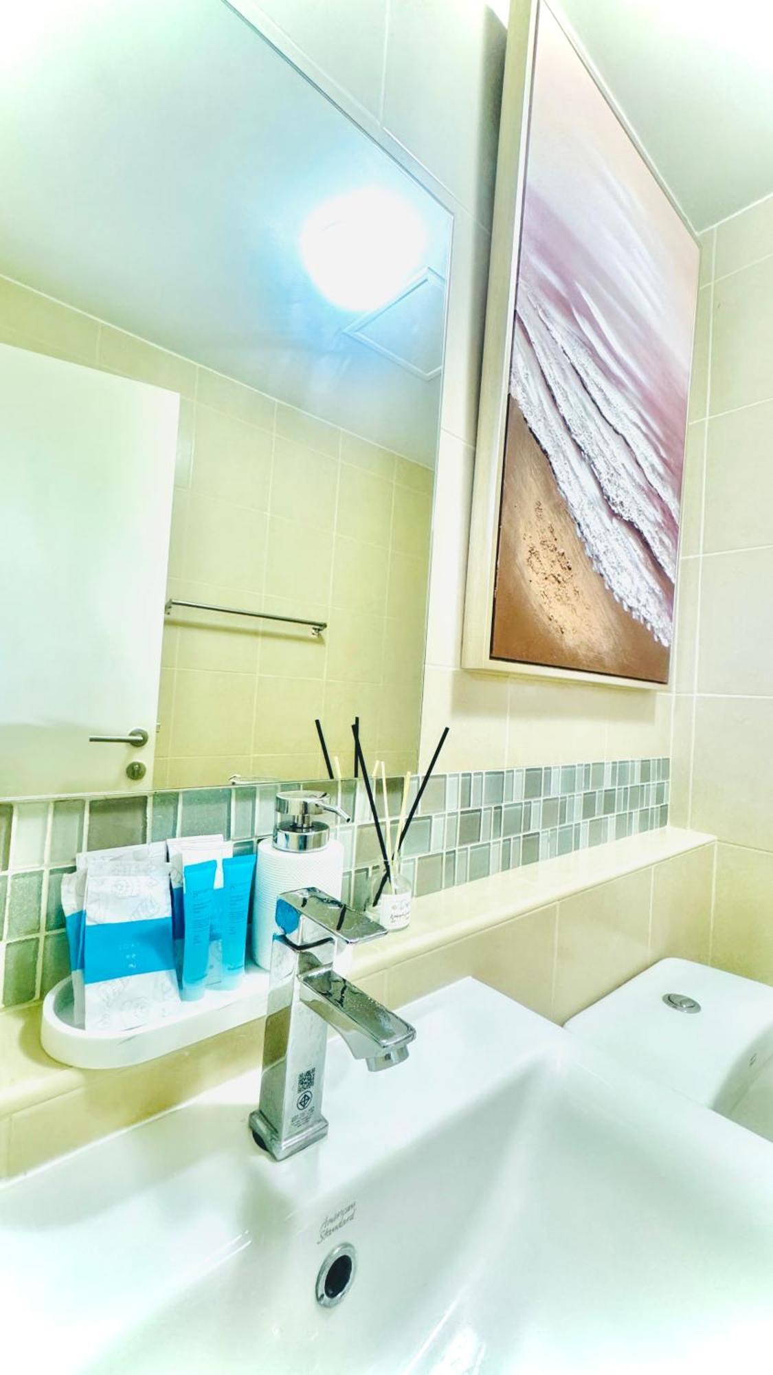 Sea&Mountain View,5 Mins Walk To Famous Beach With King Size Bed HHQ Extérieur photo