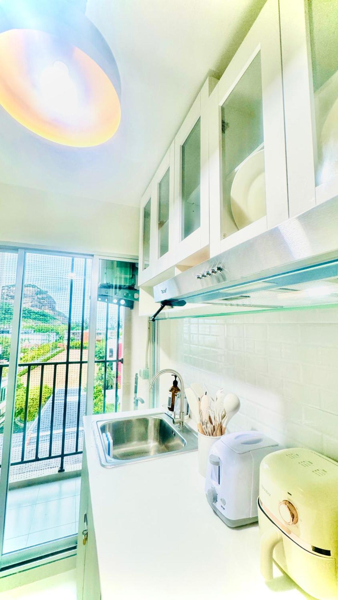 Sea&Mountain View,5 Mins Walk To Famous Beach With King Size Bed HHQ Extérieur photo