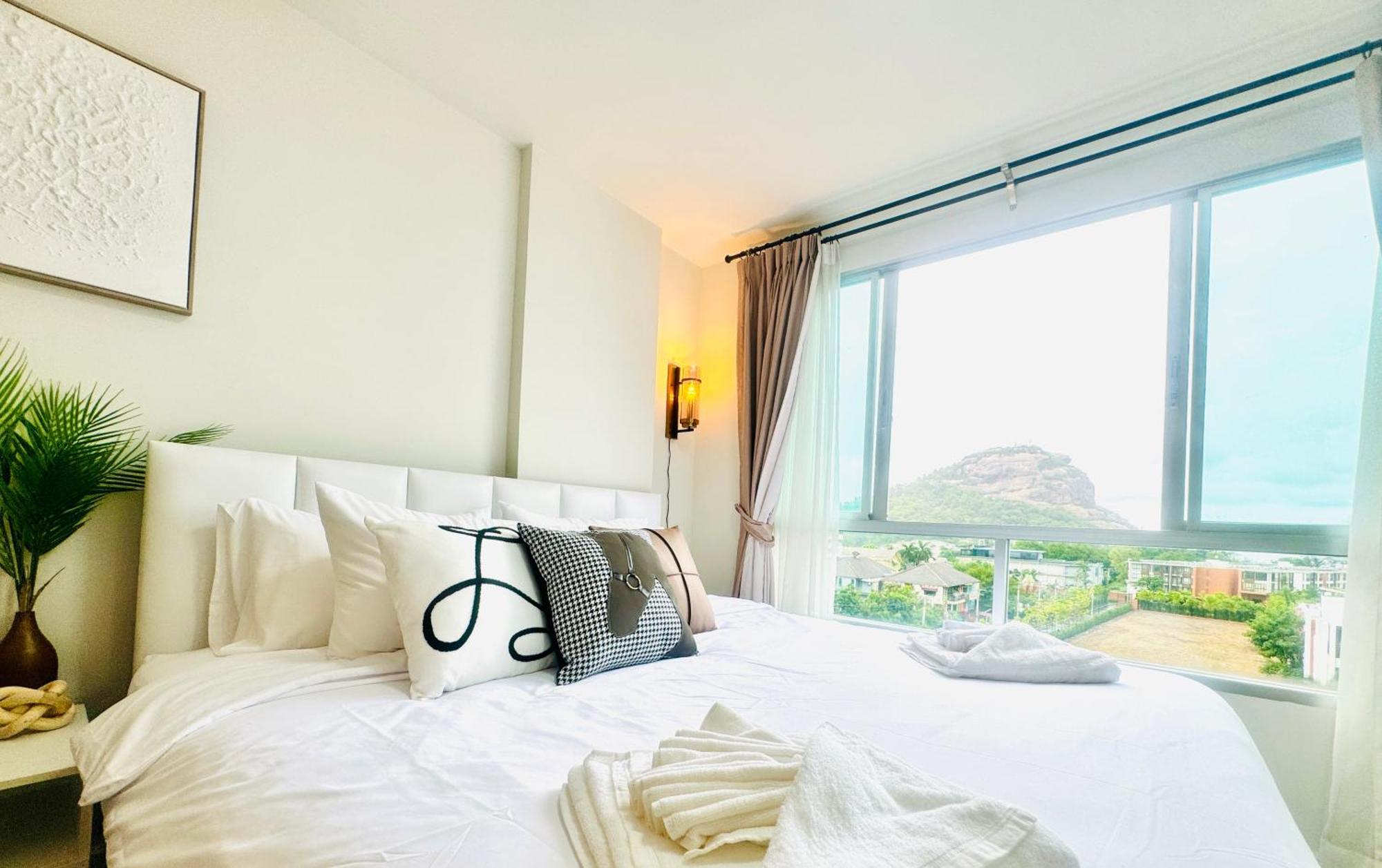 Sea&Mountain View,5 Mins Walk To Famous Beach With King Size Bed HHQ Extérieur photo