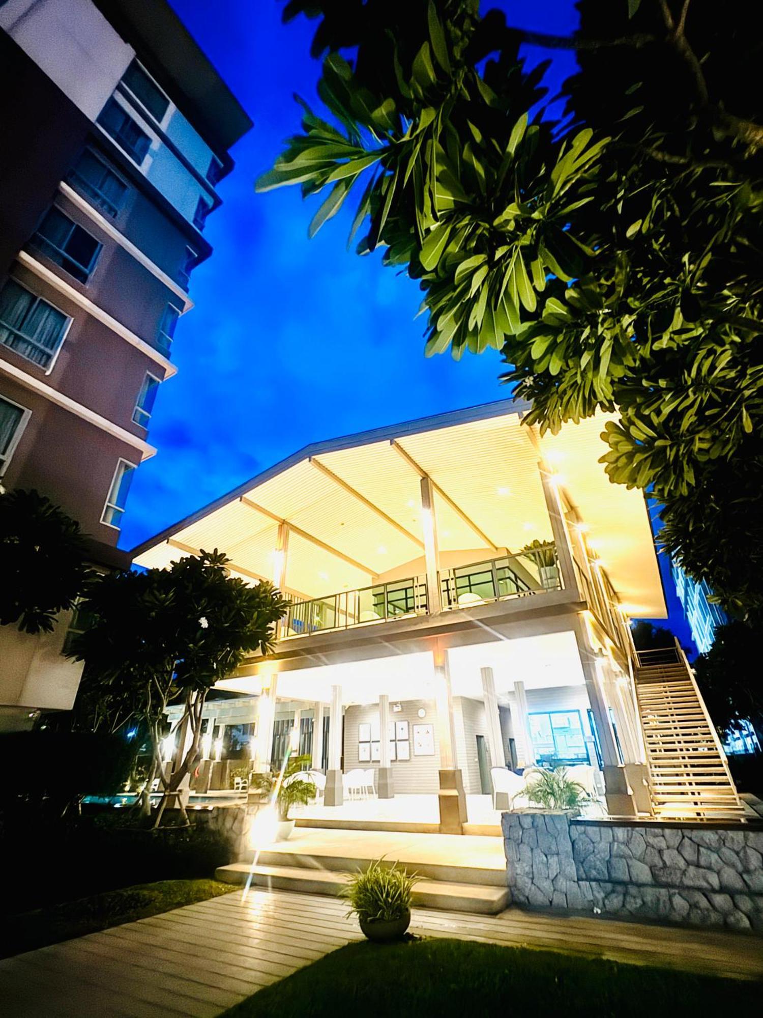 Sea&Mountain View,5 Mins Walk To Famous Beach With King Size Bed HHQ Extérieur photo