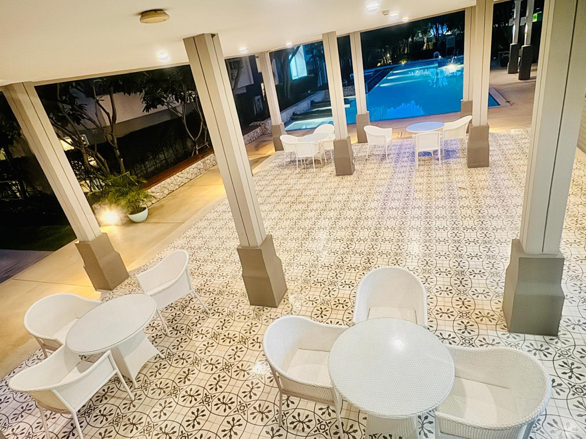 Sea&Mountain View,5 Mins Walk To Famous Beach With King Size Bed HHQ Extérieur photo