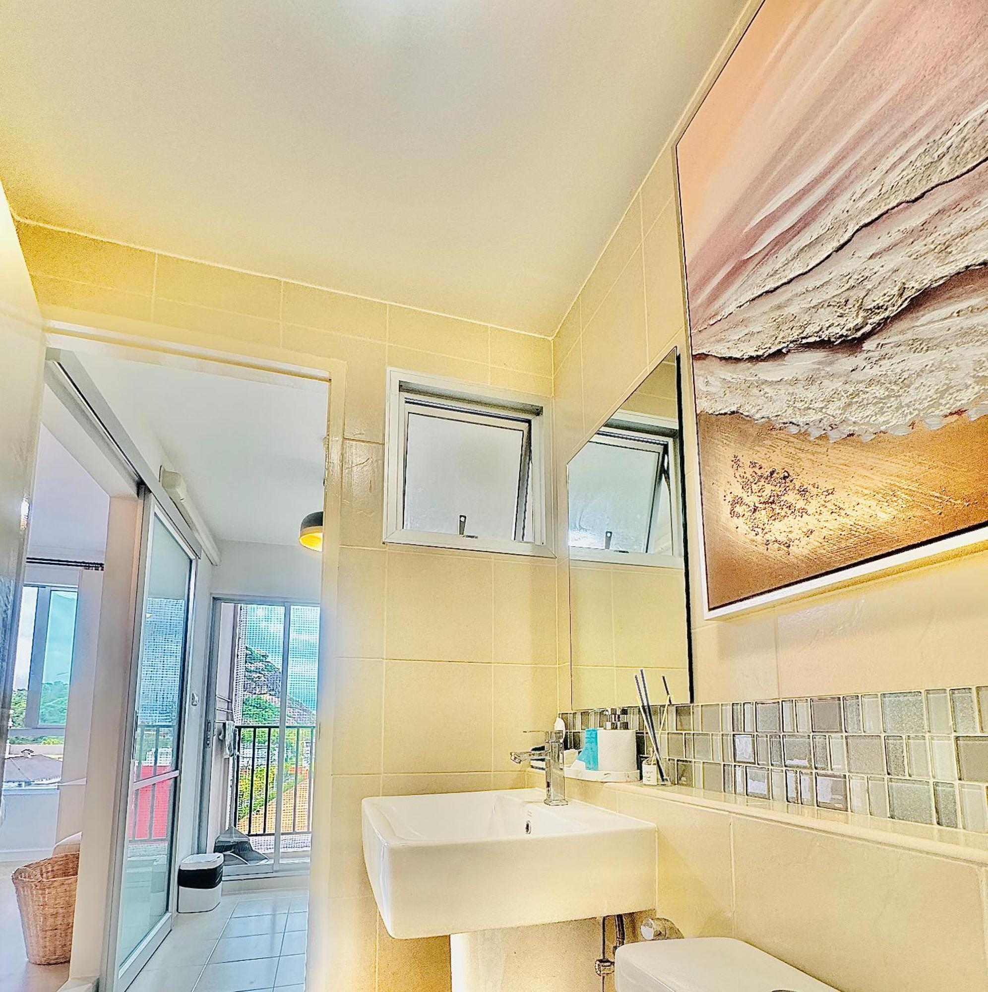 Sea&Mountain View,5 Mins Walk To Famous Beach With King Size Bed HHQ Extérieur photo