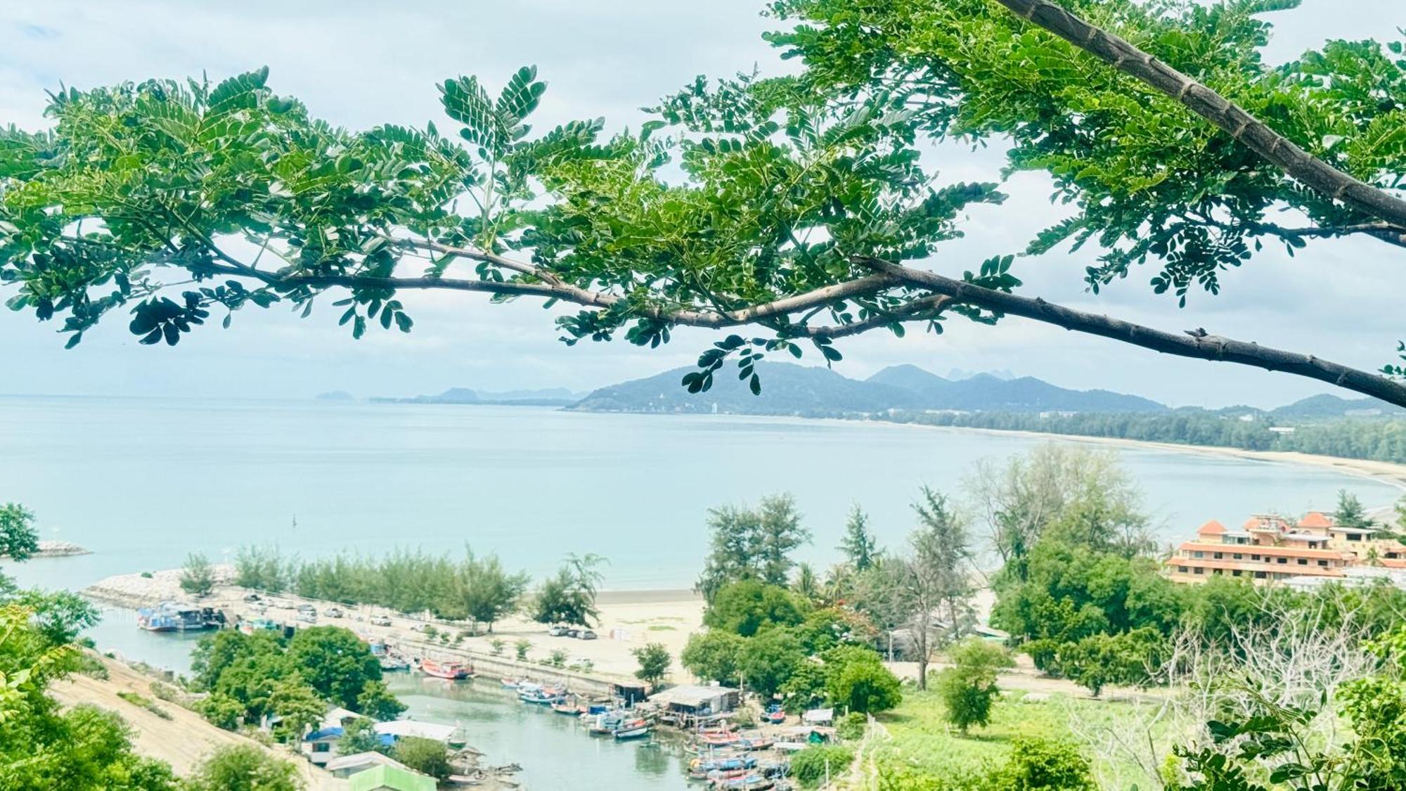 Sea&Mountain View,5 Mins Walk To Famous Beach With King Size Bed HHQ Extérieur photo