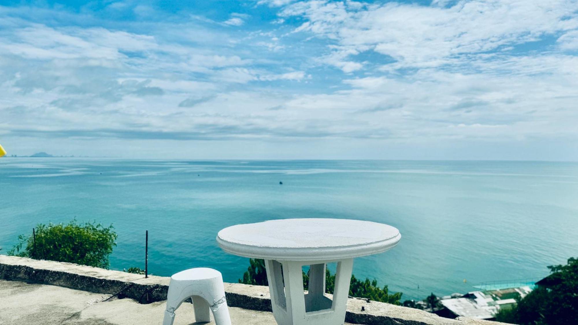Sea&Mountain View,5 Mins Walk To Famous Beach With King Size Bed HHQ Extérieur photo