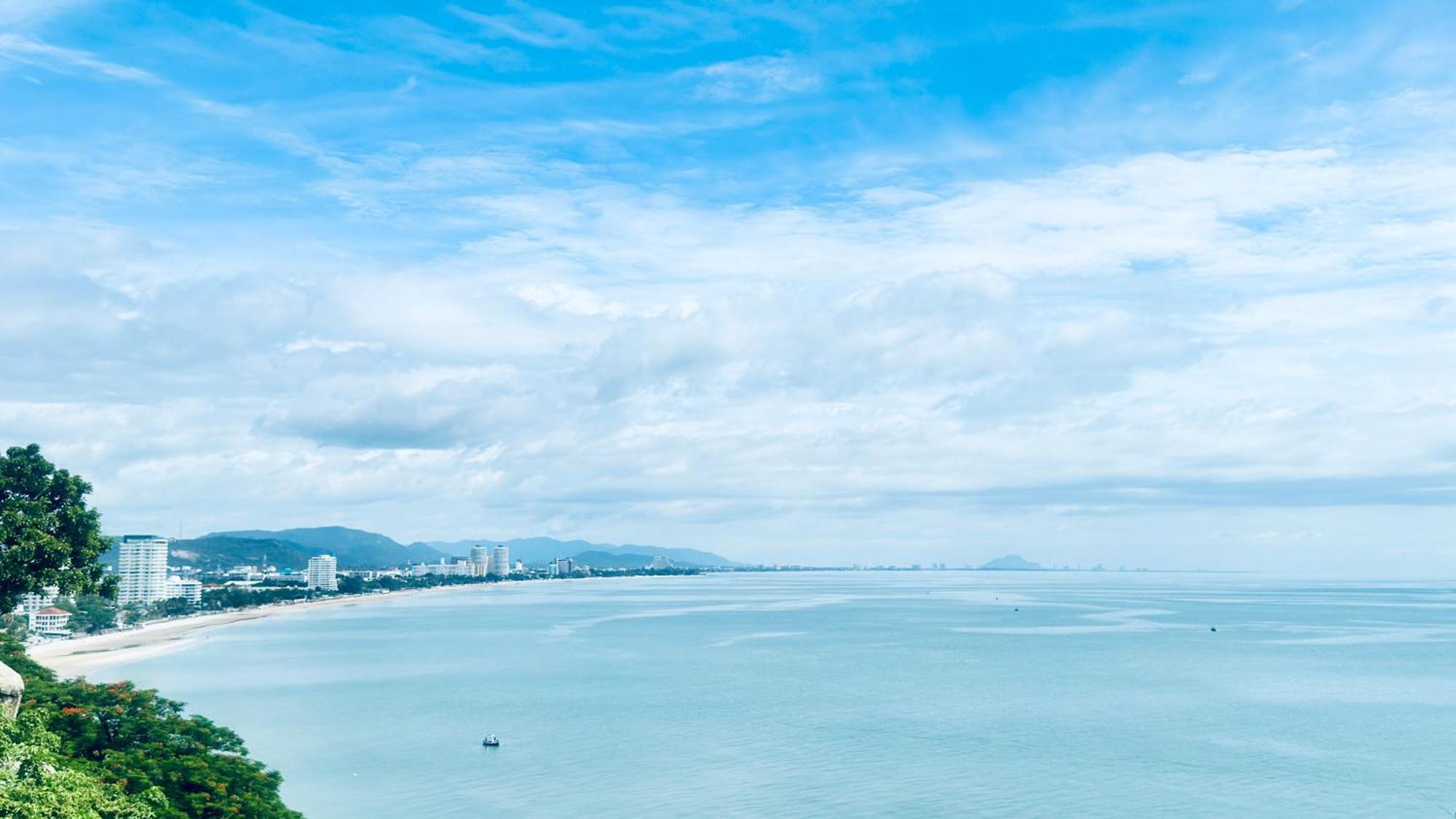 Sea&Mountain View,5 Mins Walk To Famous Beach With King Size Bed HHQ Extérieur photo