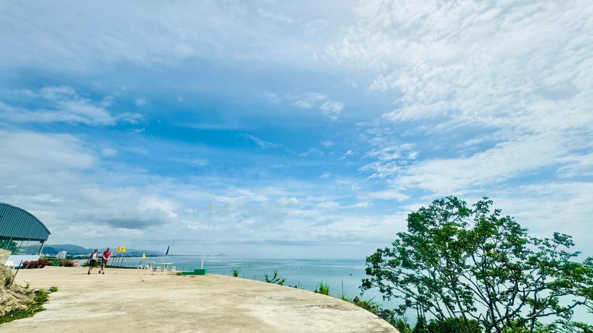 Sea&Mountain View,5 Mins Walk To Famous Beach With King Size Bed HHQ Extérieur photo