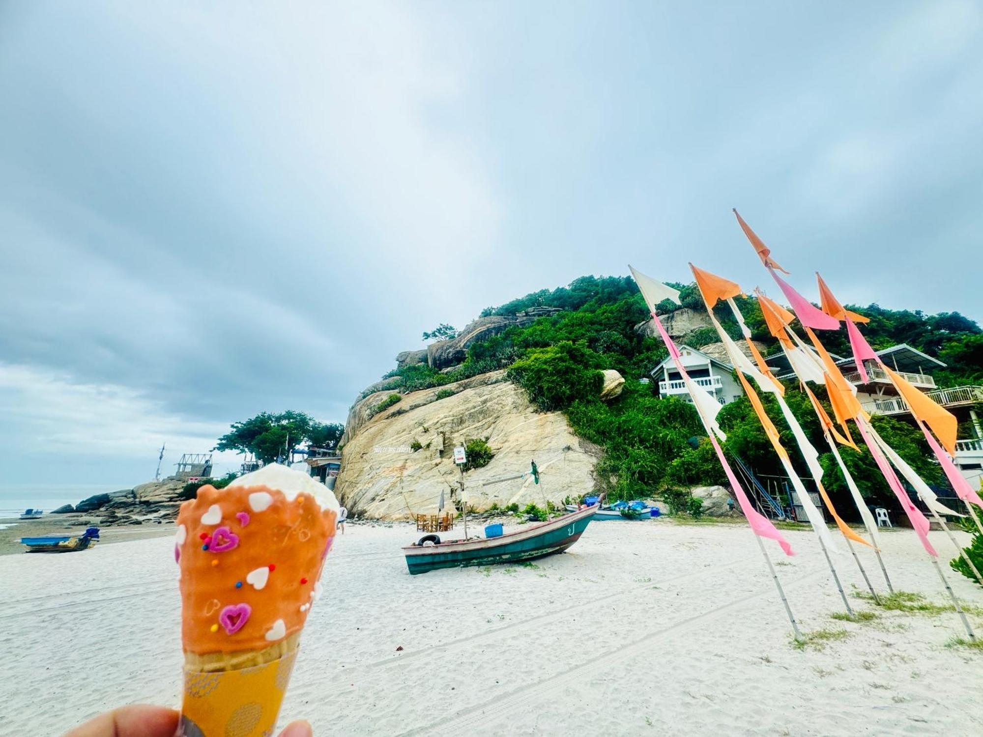 Sea&Mountain View,5 Mins Walk To Famous Beach With King Size Bed HHQ Extérieur photo